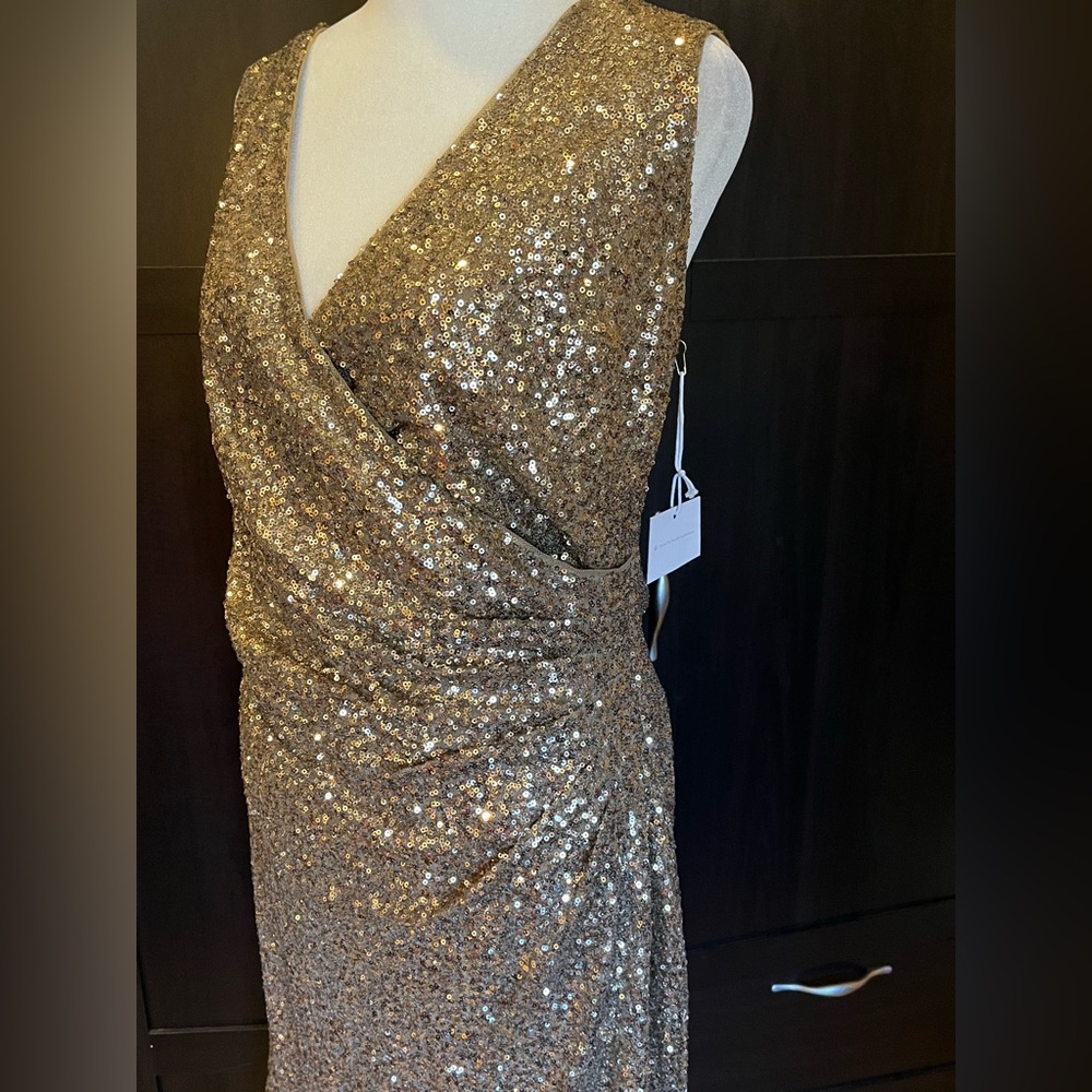 Ralph Lauren Gold Sequined Dress. V-Neck, V-back. Cocktail, formal, party. 14-16 - Picture 5 of 11